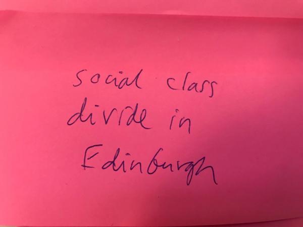 post it note with the words 'social class divide in Edinburgh'