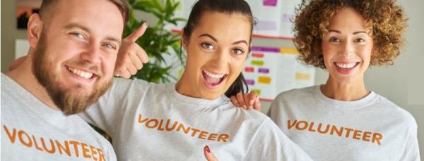 A group of smiling volunteeers
