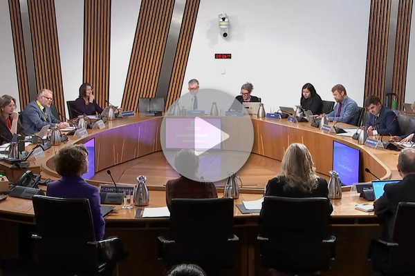 Coinneamh Gn&igrave;omh air a' Ghn&agrave;th-sh&igrave;de
